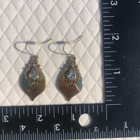 Beautiful vintage feel fun lightweight earrings ✨ - Picture 2 of 10